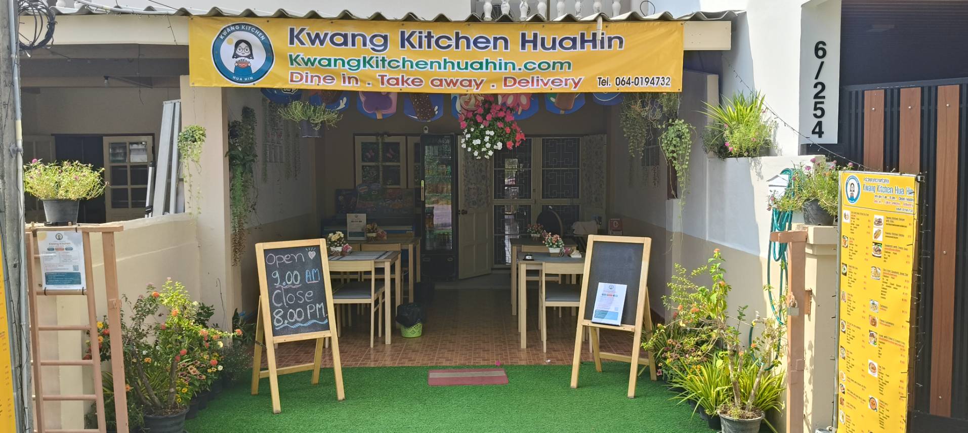 Kwang Kitchen Hua Hin shopfront and seating